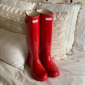 RED GLOSSY TALL HUNTER BOOTS
